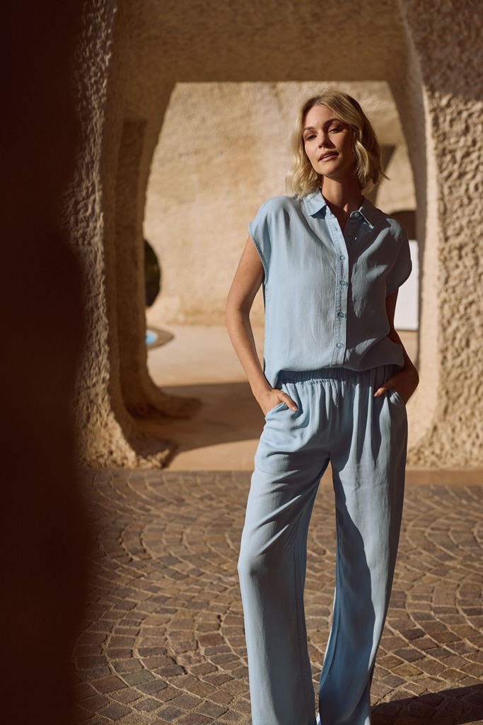 Novi pants cloudy, sanne top.jpg