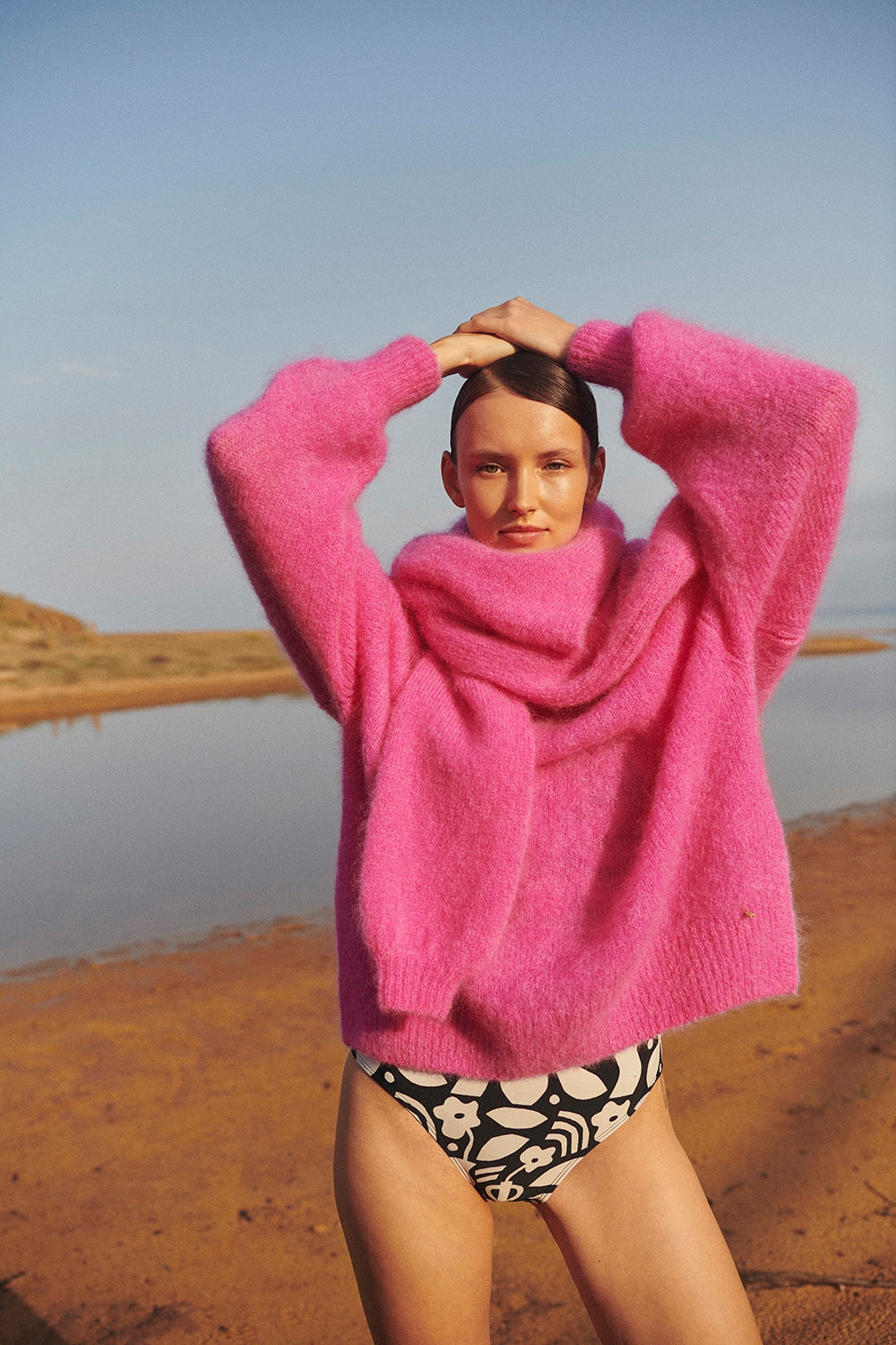 19_pink_sweatshirt_sea_DSC2080.jpg